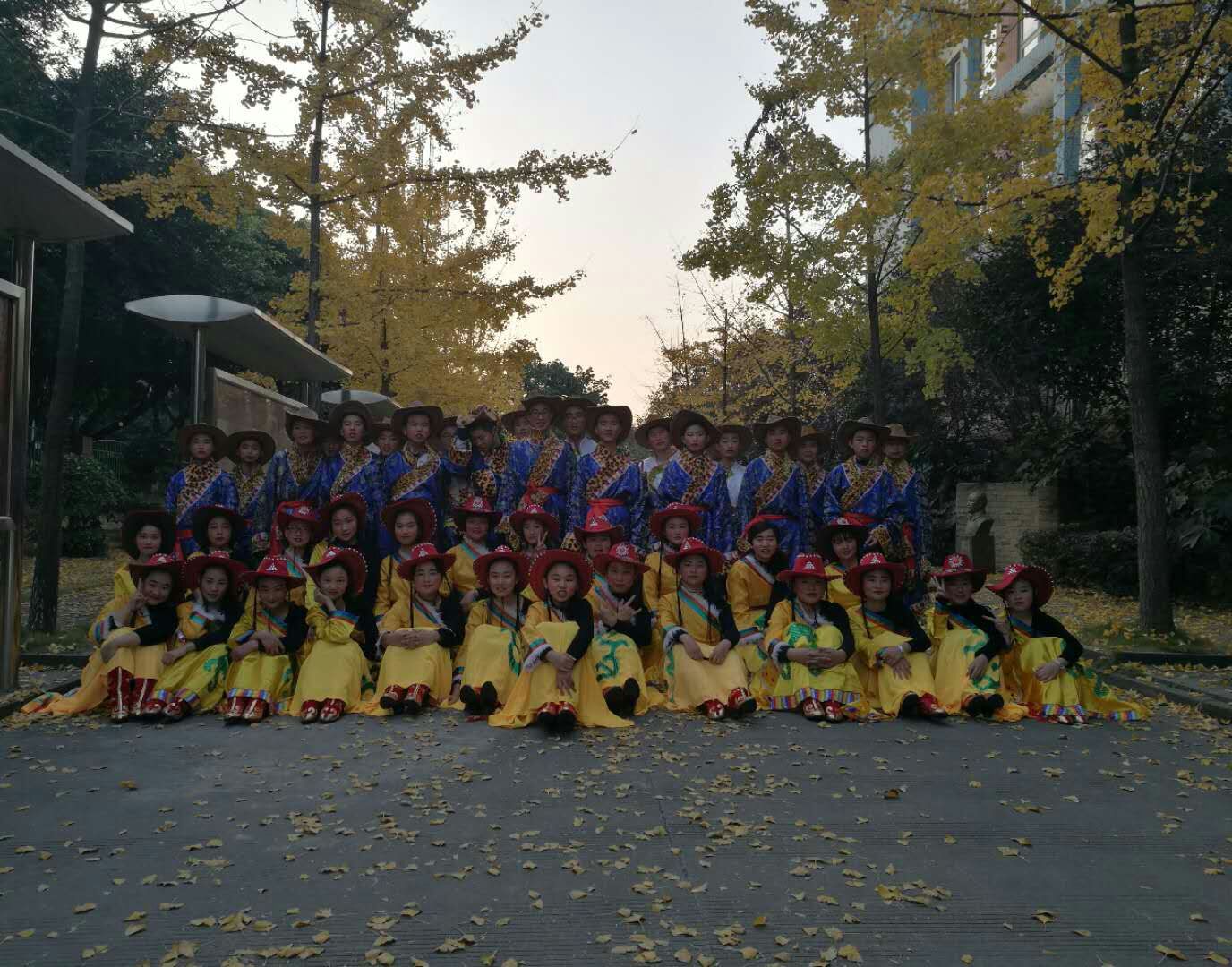 少数民族藏族康定情歌合唱演出服